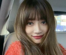 「10代みたいな格好」ヨンア、スラリ脚のミニボトム姿でイケメン息子とユニバ満喫「オーラが有るから目立っちゃうね」の声