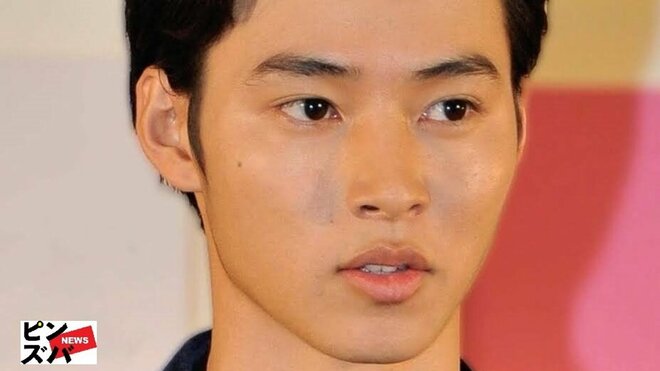 山崎賢人、「賢人ー！」パリで騒然事態…パリコレでのオールバックビジュが沸騰 『キングダム』は世界で絶賛評価 の画像
