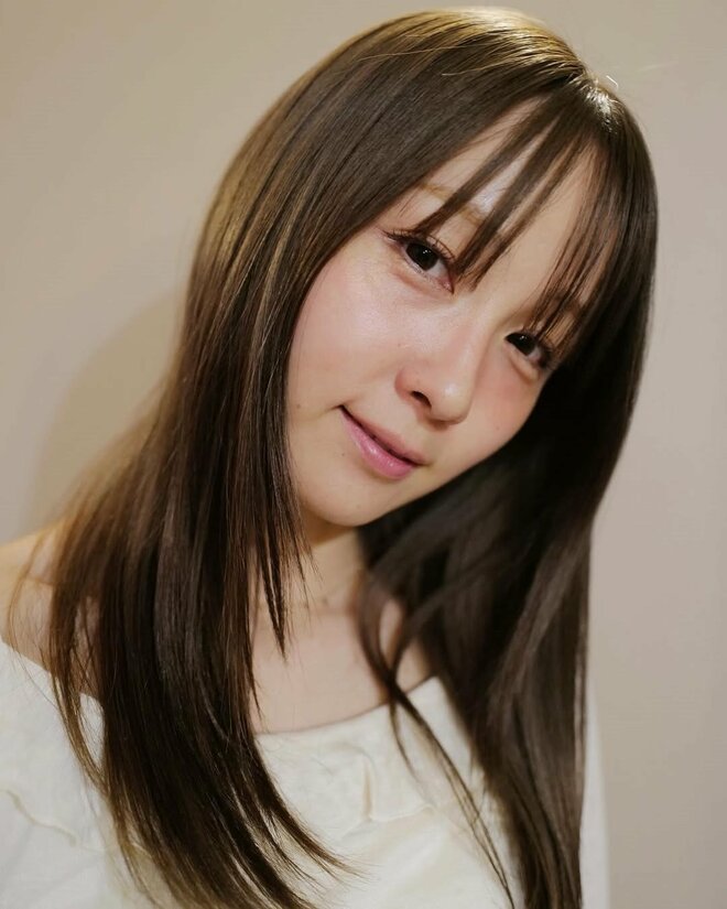 「笑った口元ママに似てる」Dream Ami、息子との手繋ぎ＆ハグショット公開「足ほっそりしすぎてるね」の声もの画像