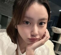 「4キロ太りましたので歩きます」‟伝説のモテ美女”小澤美里が体重増加を報告 ボディライン露わなドレスショットも