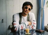 「ヤバいかっこよすぎて」GENERATIONS数原龍友、初フォトエッセイ告知動画で七変化 グラサン使いが「爆イケすぎる」と話題に