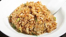 【愛知・名古屋・鶴舞】洋食出身の中華料理店で味わう“ニンニク炒飯”　「中華料理 味園 本店」の豊かな風味の一皿