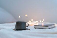 リラクゼーション効果大な「読書」よりも効果的なのは…10～30代男女が「寝る前のリラックスタイムにやっていること」【トップ3】