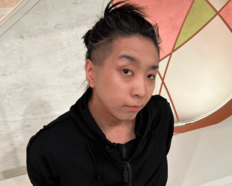 「ヤバくて草www」落合陽一“ミャクミャクふう”編み込みツインテールヘア姿にネット衝撃！「イメチェン度合いに目を疑う」「三つ編みの女子高生が映ってると思ったら」