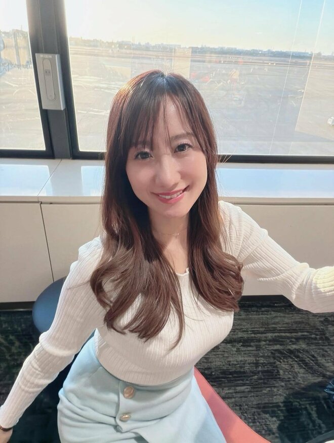 「天使降臨」NHK出演・慶大卒の気象予報士が“ぴちぴちニット”姿で魅了　春の大人ピンクコーデを公開の画像