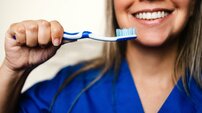 健康寿命を伸ばすための歯磨きで重要な「道具選び」　爪楊枝はNG、洗口液は？専門家がズバリ回答