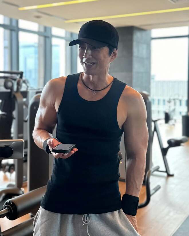 「少年に見えました」来月58歳・大沢たかお、超若見えシャープ近影に大注目　「危険なのでやめて」徹底役作りで話題の画像