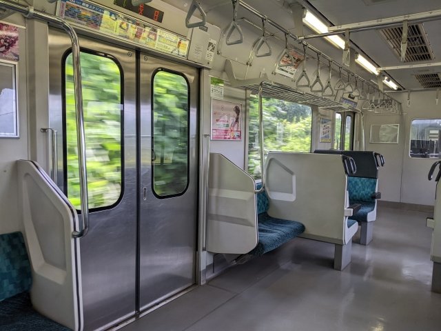 “10万円”“エメラルド”貴重品類よりもびっくりだったのは、みんなが「電車で見つけた驚きの落とし物」【トップ3】の画像