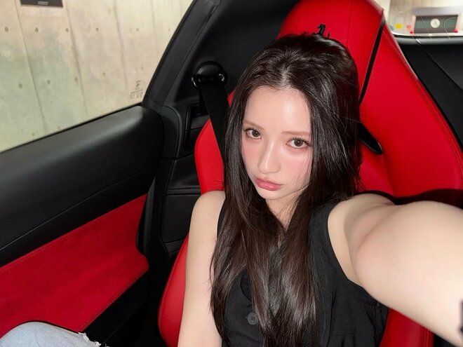 「またELLYの車」三代目ELLYと熱愛の南りほ、フェラーリ納車報告で順調交際アピール 「また小顔なった」の声もの画像