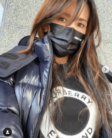 「迫り具合ハンパないです」工藤静香“キス寸前のいちゃいちゃシーン”に「大好きって言ってるみたい」「チュー攻撃ですね」の声！