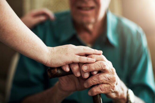 「せめて“ありがとう”と言ってもらえれば」義父は排泄に失敗でもオムツ拒否、50代夫婦が迎えた“介護離婚”。回避策を専門家が解説の画像
