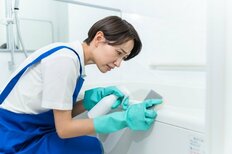 ムシムシするトイレ・風呂掃除はまさに苦行、20～40代男女が辟易する「夏にやりたくない家事」【第4位以下】