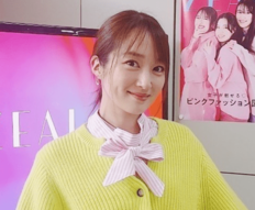 「女でも見惚れます」高梨臨、透明感あふれるドアップショットで『美ST』デビュー報告「まって可愛すぎない？」「女神」