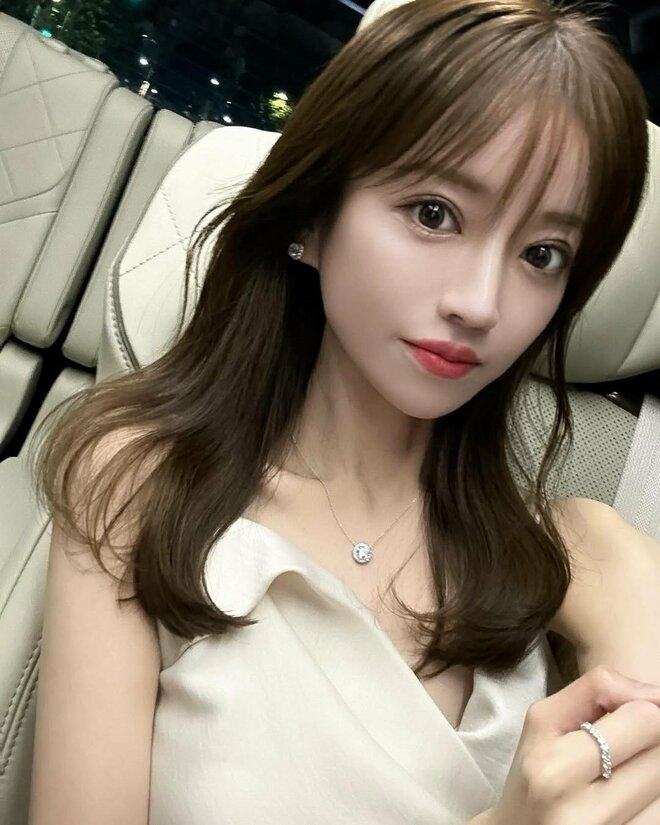 「過去の自分をなかったことに…」元歌舞伎町No.1キャバ嬢、愛犬放棄疑惑と“夜系動画”非公開の理由に言及の画像