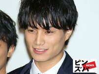 「二人の両思いっぷりが」鈴木伸之“溺愛相手にキス”ラブラブ2ショット公開「いつまでもお幸せに」