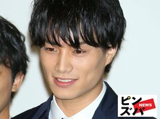 「二人の両思いっぷりが」鈴木伸之“溺愛相手にキス”ラブラブ2ショット公開「いつまでもお幸せに」