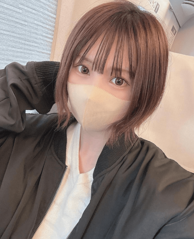 「髪型がそのまんまでウケるw」えなこ、まさかの『名探偵コナン』姿に衝撃！「小学生男子にもなれるなんてすごすぎ！」の画像