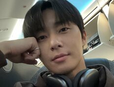 「なんでそんなにハンサム」来日間近『梨泰院クラス』パク・ソジュン、ゆるパーマヘア近影にファン歓喜