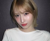「タトゥー本物？」TWICEモモ、露わになった左腕に複数タトゥー　実姉とのプラべショットに注目集まる