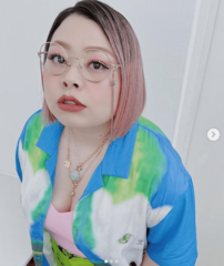 「チューされてるやん」20キロ激やせの渡辺直美、イケメン男性と“キス＆ひざ上お座りショット”に「モテモテやな」「ギャンかわ」の声！