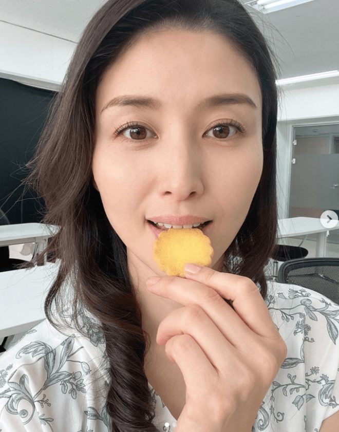 “国民の愛人”から医師の妻＆ママになった橋本マナミ38歳、アンニュイウェーブのあざとヘアでイメチェン！「大人の色気が溢れてる」「ますます素敵」の声の画像