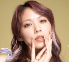 「息を呑む美しさ」全身タトゥーの元NMB48木下百花、ド派手ユニコーンカラーヘアでイメチェン！「とてもイケメンですね～」