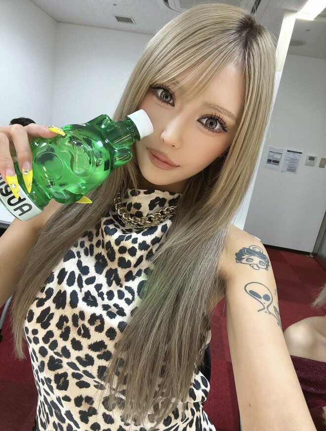 『ラヴ上等2』モデル美女・るる、“整形前のビジュ”が再脚光 「鼻はフルカスタム」堂々明かしていた整形事情の画像