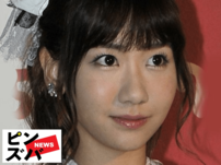 「別人みたい」柏木由紀、肩だしニット＆メガネ姿のプラべ飲酒姿に「一瞬誰ってなった」の声！