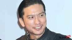 長瀬智也の“角刈りちっく短髪”変貌姿に「超絶イケメン」大反響　意味深「スネ毛ハラスメント」にも注目