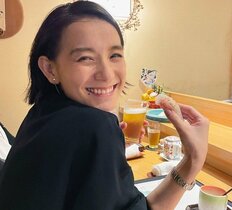 「息をのむ美しさ」篠原ともえ45歳、淑女な肌見せドレス姿に驚きの声「シノラーの面影なし」