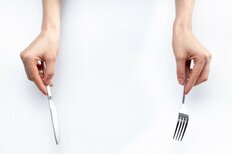 「咀嚼音クチャクチャ」食事マナーよりドン引きなのは？10～30代男女が「これをされたら“蛙化”しちゃうこと」【トップ3】