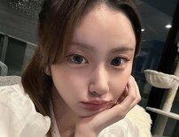 「目が閉じれず涙ちょちょぎれ」‟伝説のモテ美女”小澤美里、過去最多本数糸リフトを報告 “バストトップ”の施術も明かす