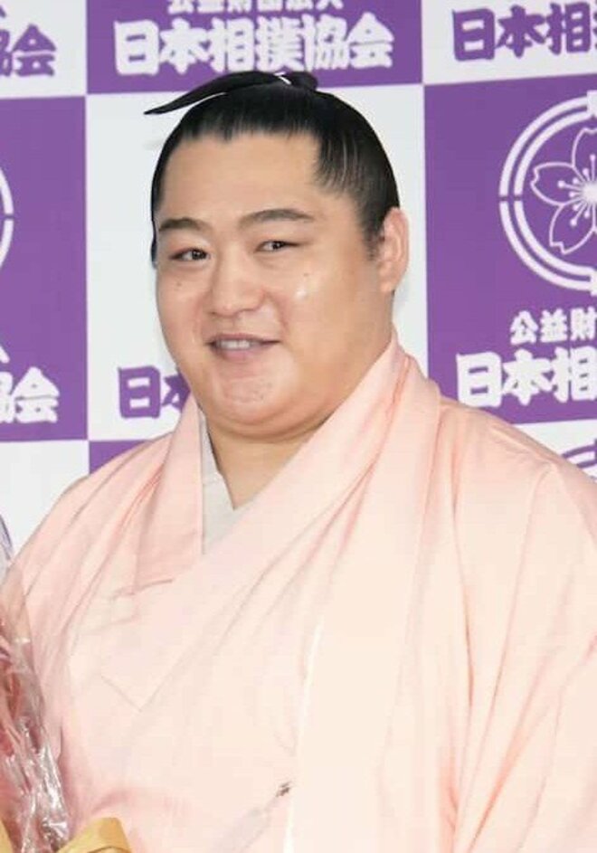 引退会見に臨んだ遠藤