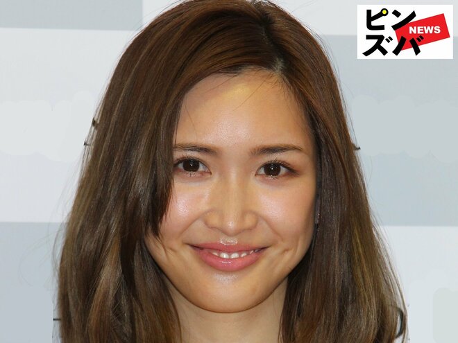 「うわー、激可愛い」紗栄子、お腹見せNiziUふうコーデの年齢不詳感がすごい！「スタイル良い」の画像