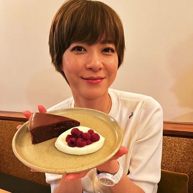 「うわぁ〜可愛い」「じゅりさんに似てません!?」上野樹里、うるうるお目目の“新しい家族”を報告の画像