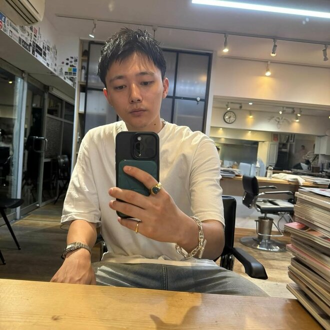 「和寿さんいます？」ミスチル桜井の長男・櫻井海音、家族旅行の貴重なプラべ写真＆爽やか私服が沸騰「意表を突く厚底靴」の画像