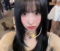 「お母さん若すぎ」TWICEモモ、美人ママとの母娘ショットに反響「ママも綺麗ですね」