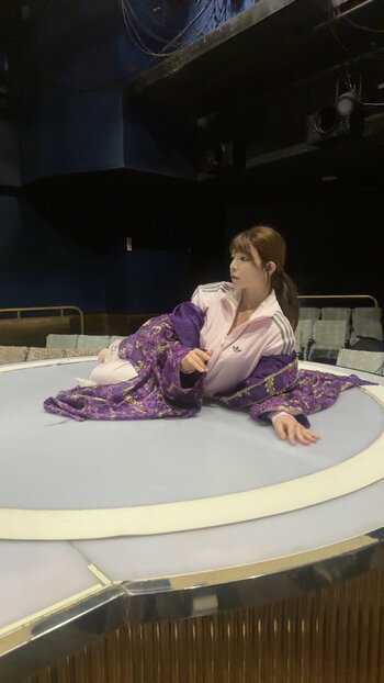 ロック座の舞台を直前に控える上原亜衣さん（写真は本人提供）