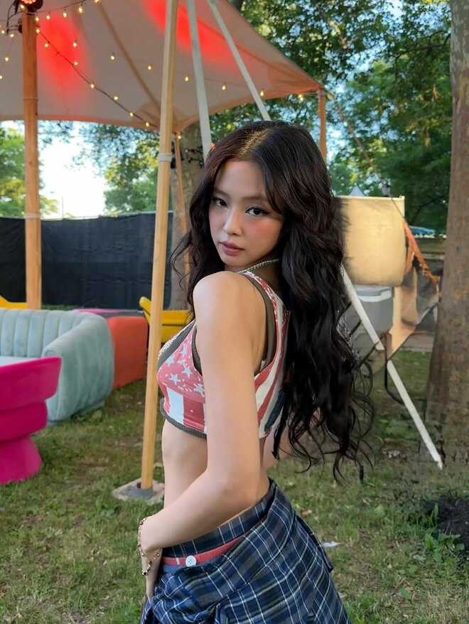 BLACKPINK・ジェニーの“ハイレグコーデ”が沸騰「なんてこった」　世界的トレンドに「どこまでがファッション？」議論もの画像