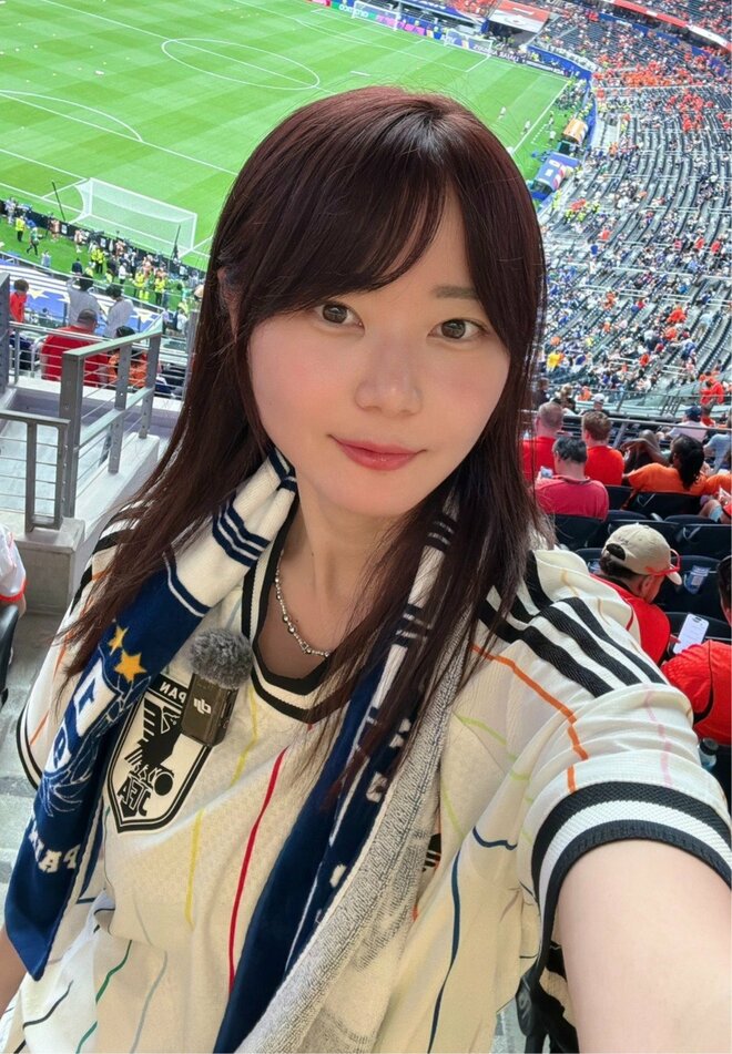 「自分が目立ちたいだけ」W杯を“現地観戦する美女インフルエンサー”たちが炎上するのはなぜ?  叩くSNSユーザーの心理を中川淳一郎氏が分析の画像
