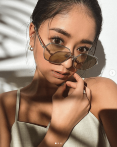 「相変わらず女神だな」みちょぱ“裸足で麦わら帽”の夏先取りビーチショットに「めっさ眼福の一言」「絵になるね」の声！