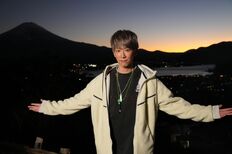 NEWS小山慶一郎、AAA宇野実彩子と結婚間近報道!!未成年飲酒・ガーシー暴露・元カノ匂わせ…「女難の相」からの卒業！