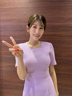 中川安奈、ゴルフコンぺで“超ミニスカ攻め” イケメンアスリートとの華やか交流で見せた勝負服に反響