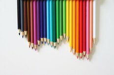 「いつのまにか変わってた言葉」ランキング、「肌色→うすだいだい」よりも「いまだに違和感がある」のは【第4位以下】