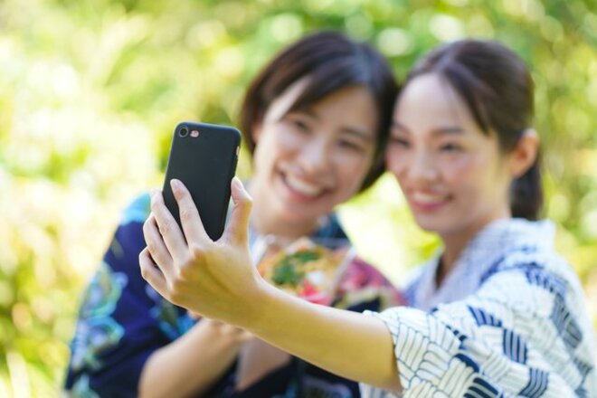 “あえて顔は写さない”SNSで広がる「首下界隈」とは 背景に見える「価値観の共有・自己肯定感・批評リスク回避」の画像