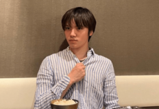 本田真凜と熱愛の宇野昌磨を蜷川実花が初撮り下ろし！はにかみ笑顔で7年ぶりの『AERA』表紙を報告