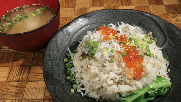 海鮮居酒屋で味わえる“漁師チャーハン”　ちりめんじゃこ、いくらがアクセントな大宮の一皿 