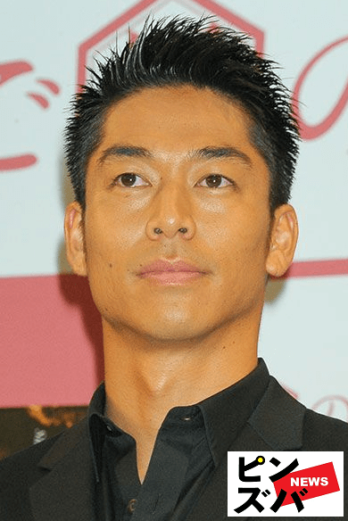 「うわー尊いですぅ」リン・チーリン49歳、夫・AKIRA＆息子との激レア家族ショット公開に「やっぱり遺伝子が違う」の画像