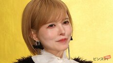 「美男美女親子」益若つばさ、17歳息子と大阪旅行へ　肩出しニットの親子ショットに「カップルに見えます」驚きの声