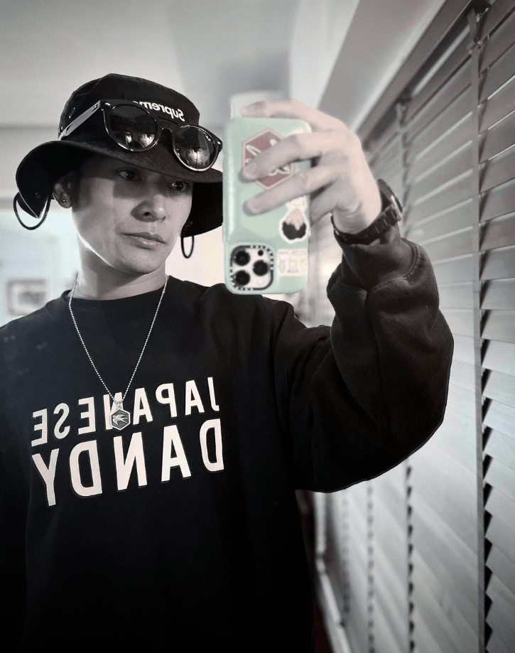 4年ぶり俳優復帰の高岡蒼佑、ツーブロックにモード＆ワイルドなメガネ